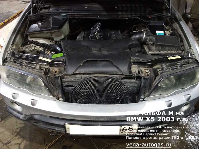 подкапотная компоновка, установка ГБО Альфа М на BMW X5 2003 г.в., 3.0 л, 225 л.с., пробег: 288 110 км., заправочное устройство в заднем бампере, а 65-литровый тороидальный баллон в багажнике, Нижний Новгород, Дзержинск