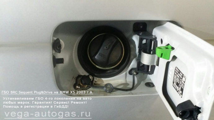 ВЗУ в лючке бензобака, установка ГБО BRC Sequent Plug&Drive на БМВ Х5 2003 г.в., АКПП., пробег 306 776 км., 3,0 л., 231 л.с., а 72-литровый тороидальный баллон в багажнике, Нижний Новгород, Дзержинск