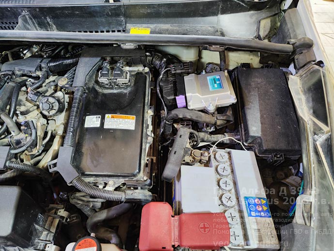 блок управления Альфа Д39, установка на Тойоту Приус 2016 г.в., 1.8 л, 99 л.с., с пробегом 183 153 км., ВЗУ в заднем бампере, слева, тороидальный баллон 54 литра в багажнике, в нише для запасного колеса, Нижний Новгород, Дзержинск